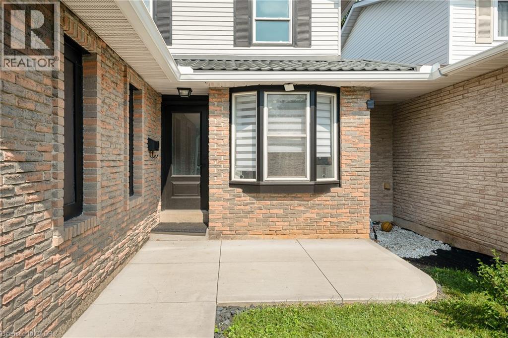 2265 Middlesmoor Crescent, Burlington, Ontario  L7P 3X2 - Photo 2 - 40854989