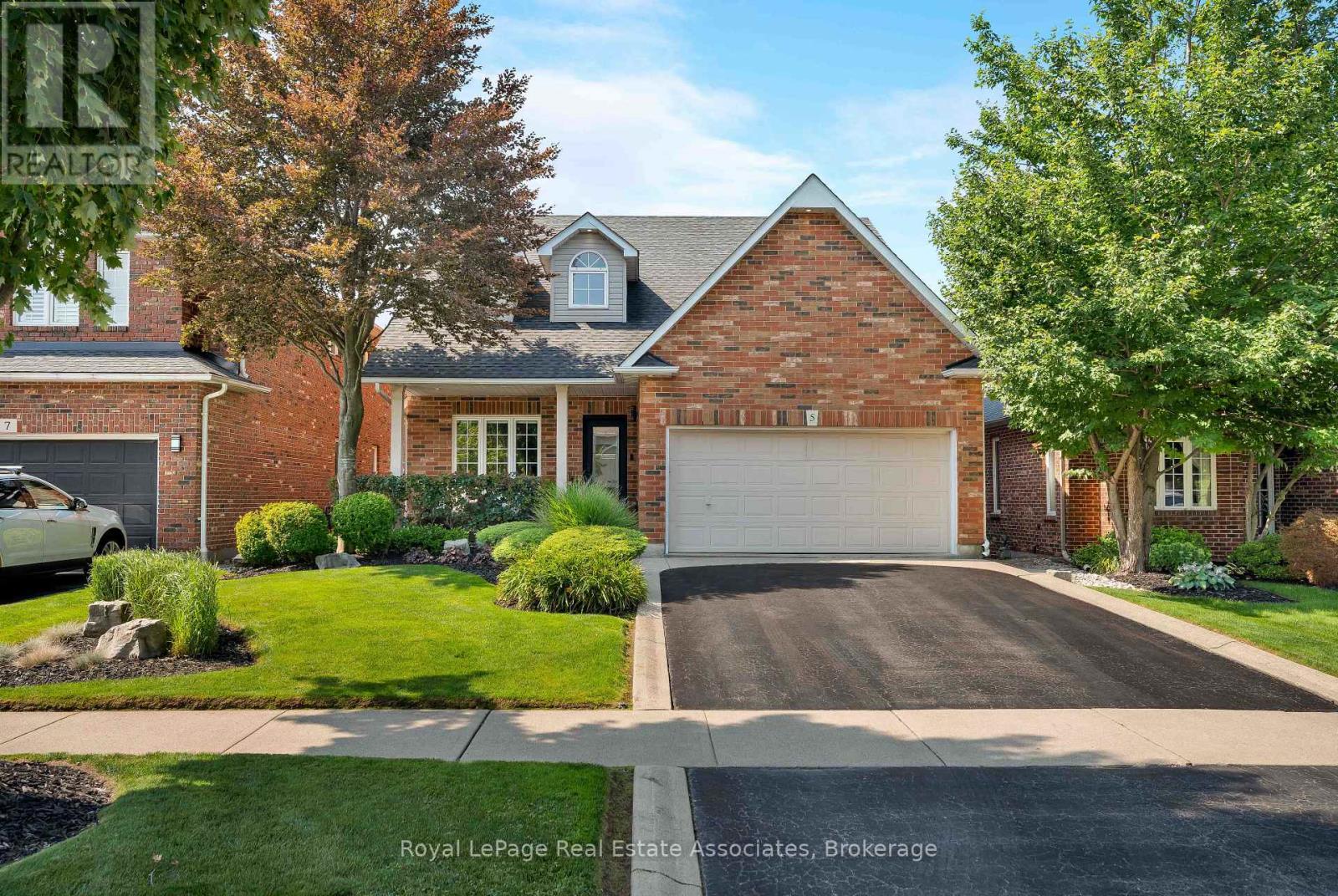 5 VOLTERRA COURT, Hamilton, Ontario