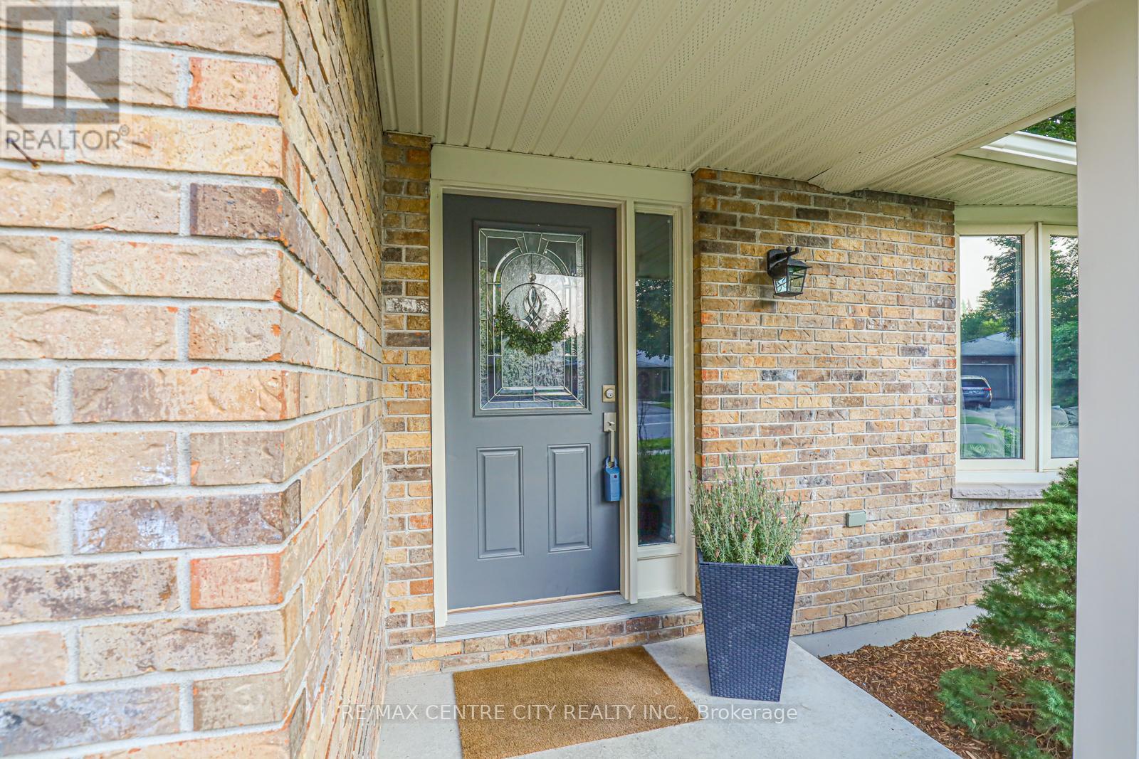 301 Blackacres Boulevard, London North, Ontario  N6G 2T9 - Photo 4 - X13690986