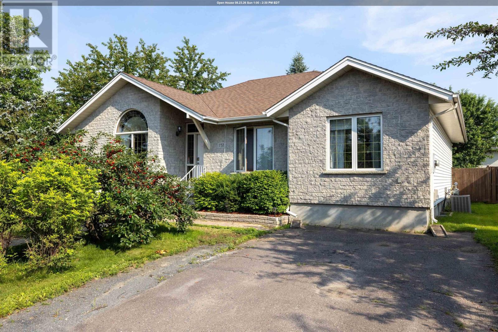 757 Porcupine BLVD, Thunder Bay, Ontario