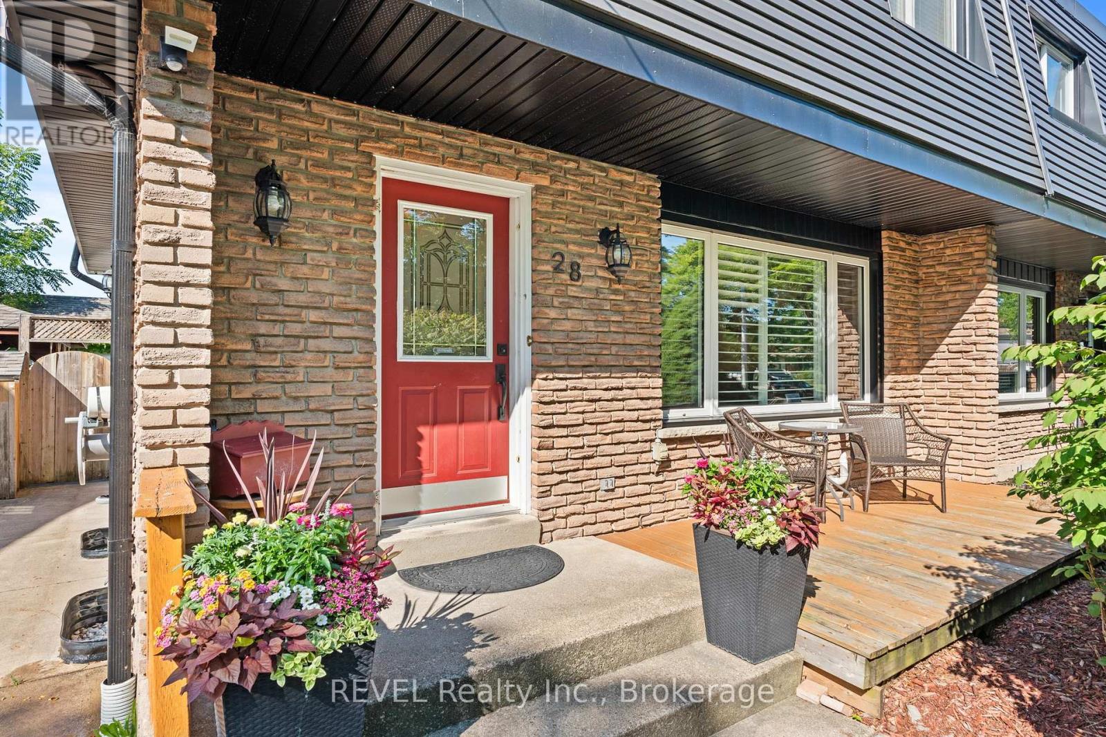 28 Black Knight Road, St. Catharines, Ontario  L2N 3C1 - Photo 4 - X13691038