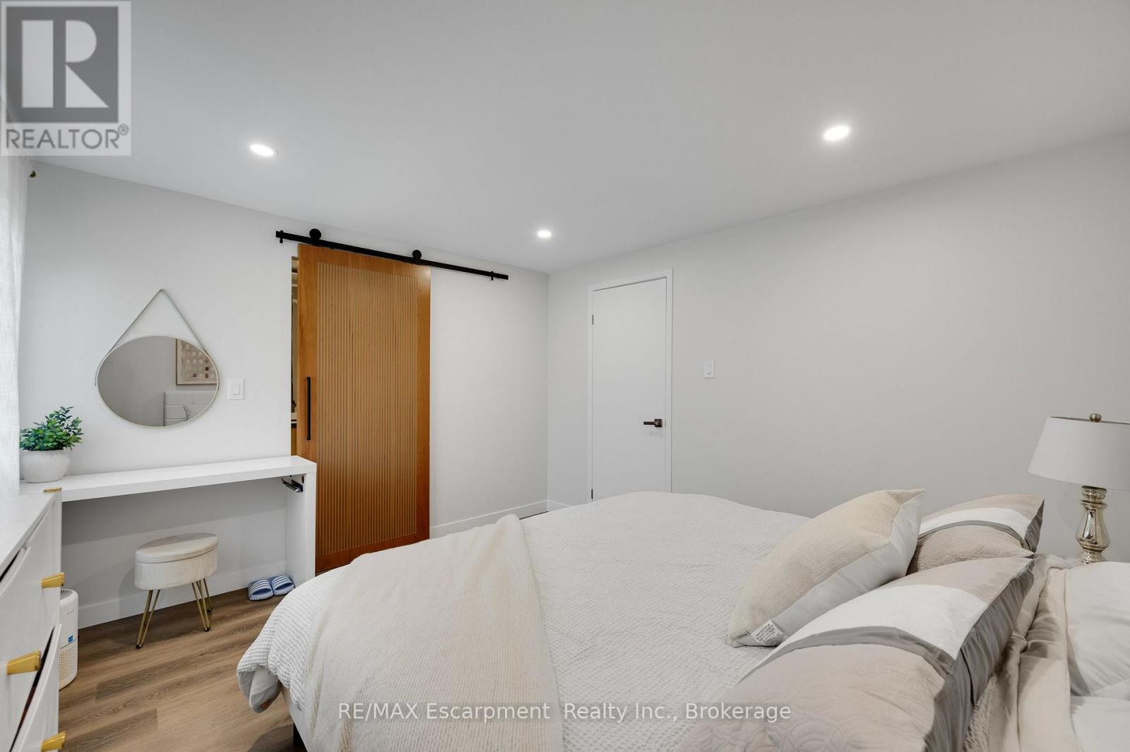 2265 Middlesmoor Crescent, Burlington, Ontario  L7P 3X2 - Photo 21 - W13690954