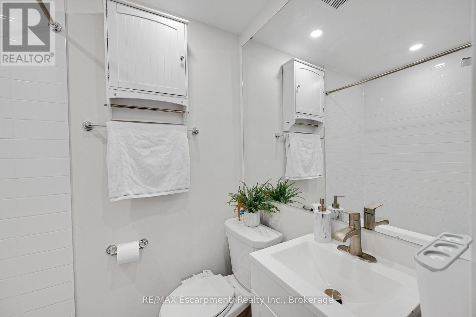 2265 Middlesmoor Crescent, Burlington, Ontario  L7P 3X2 - Photo 23 - W13690954