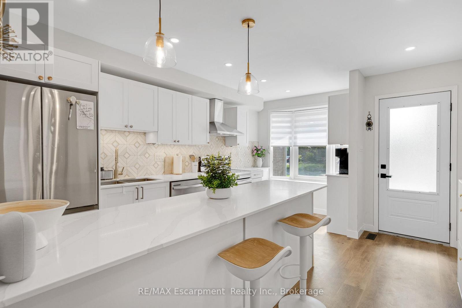 2265 Middlesmoor Crescent, Burlington, Ontario  L7P 3X2 - Photo 6 - W13690954