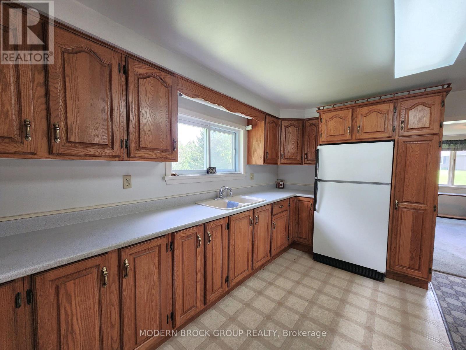 70 Victoria Road, Brockville, Ontario  K6V 5T4 - Photo 11 - X13690988