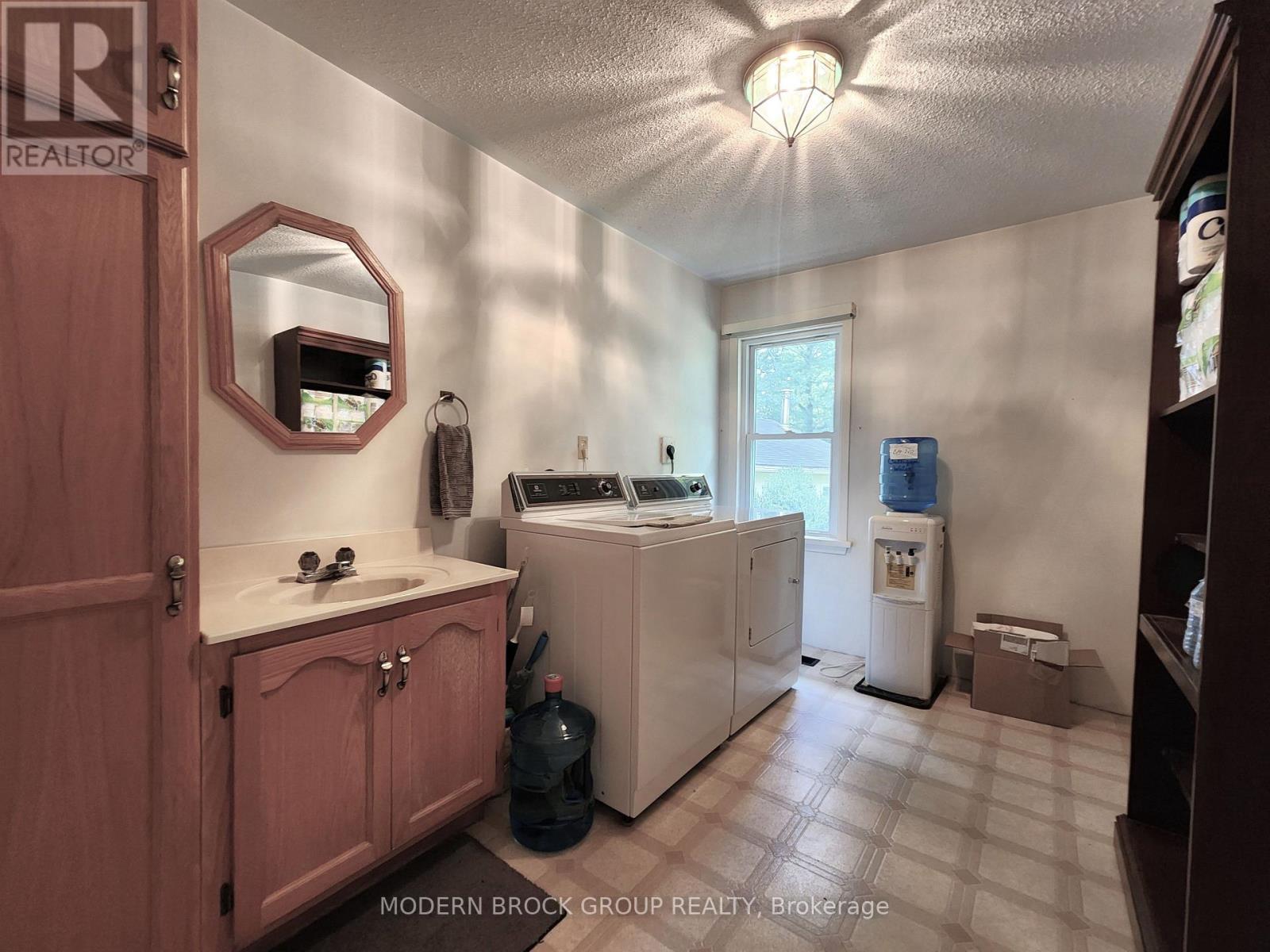 70 Victoria Road, Brockville, Ontario  K6V 5T4 - Photo 25 - X13690988