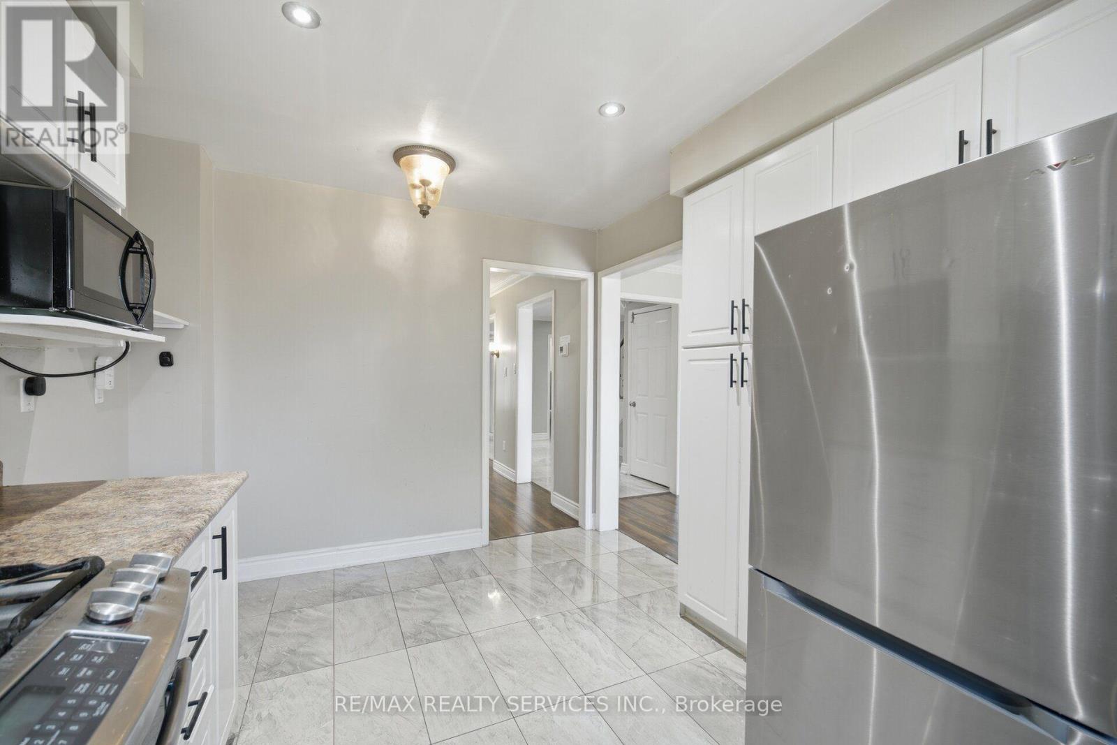 92 Tulip Drive, Brampton, Ontario  L6Y 3X6 - Photo 19 - W13686756