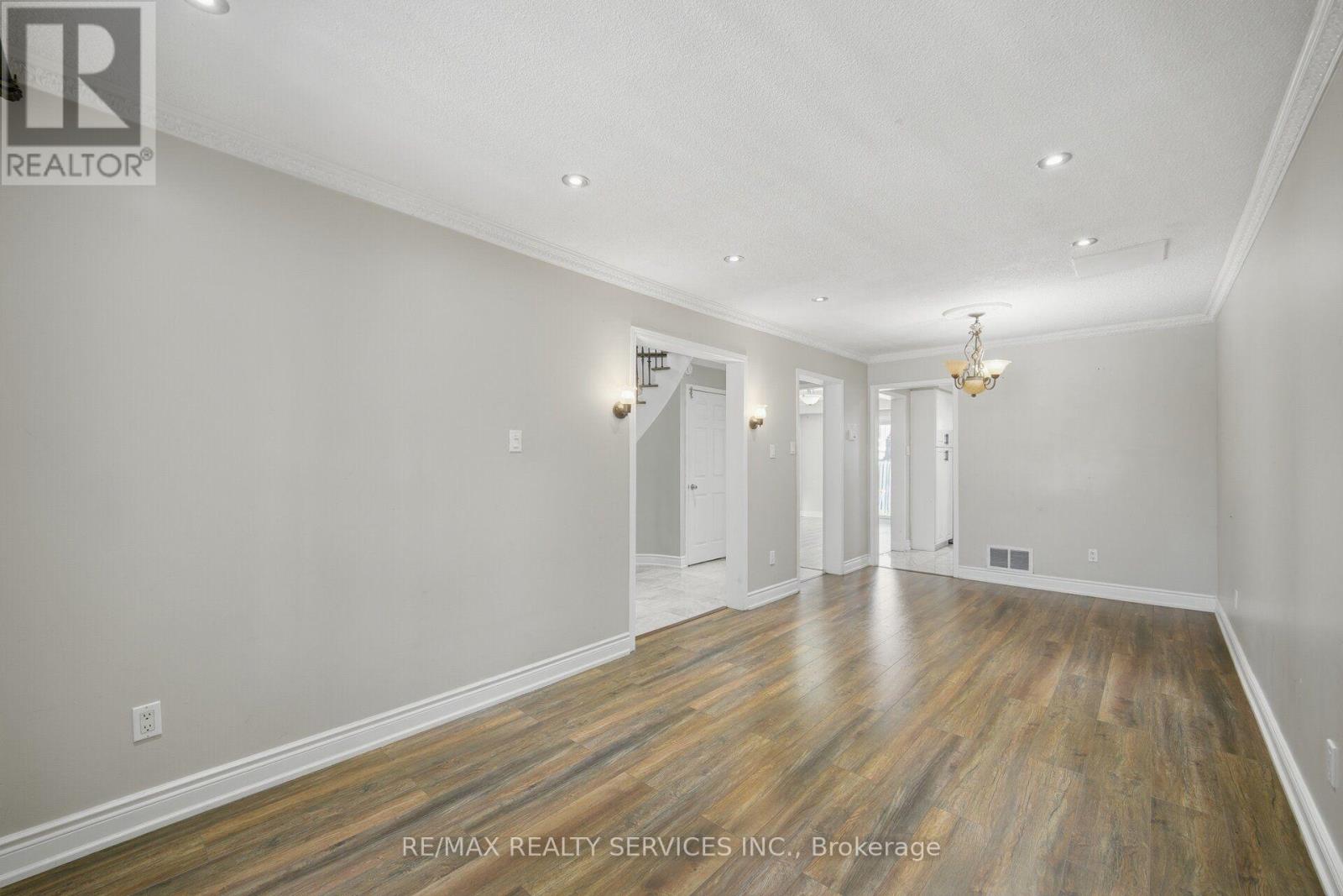 92 Tulip Drive, Brampton, Ontario  L6Y 3X6 - Photo 13 - W13686756