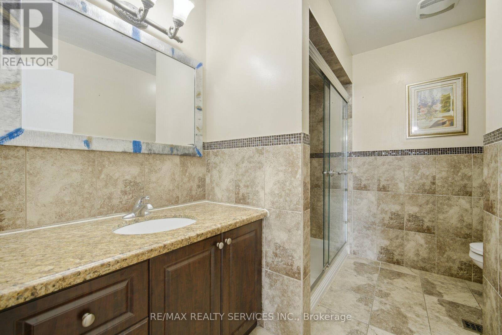 92 Tulip Drive, Brampton, Ontario  L6Y 3X6 - Photo 36 - W13686756