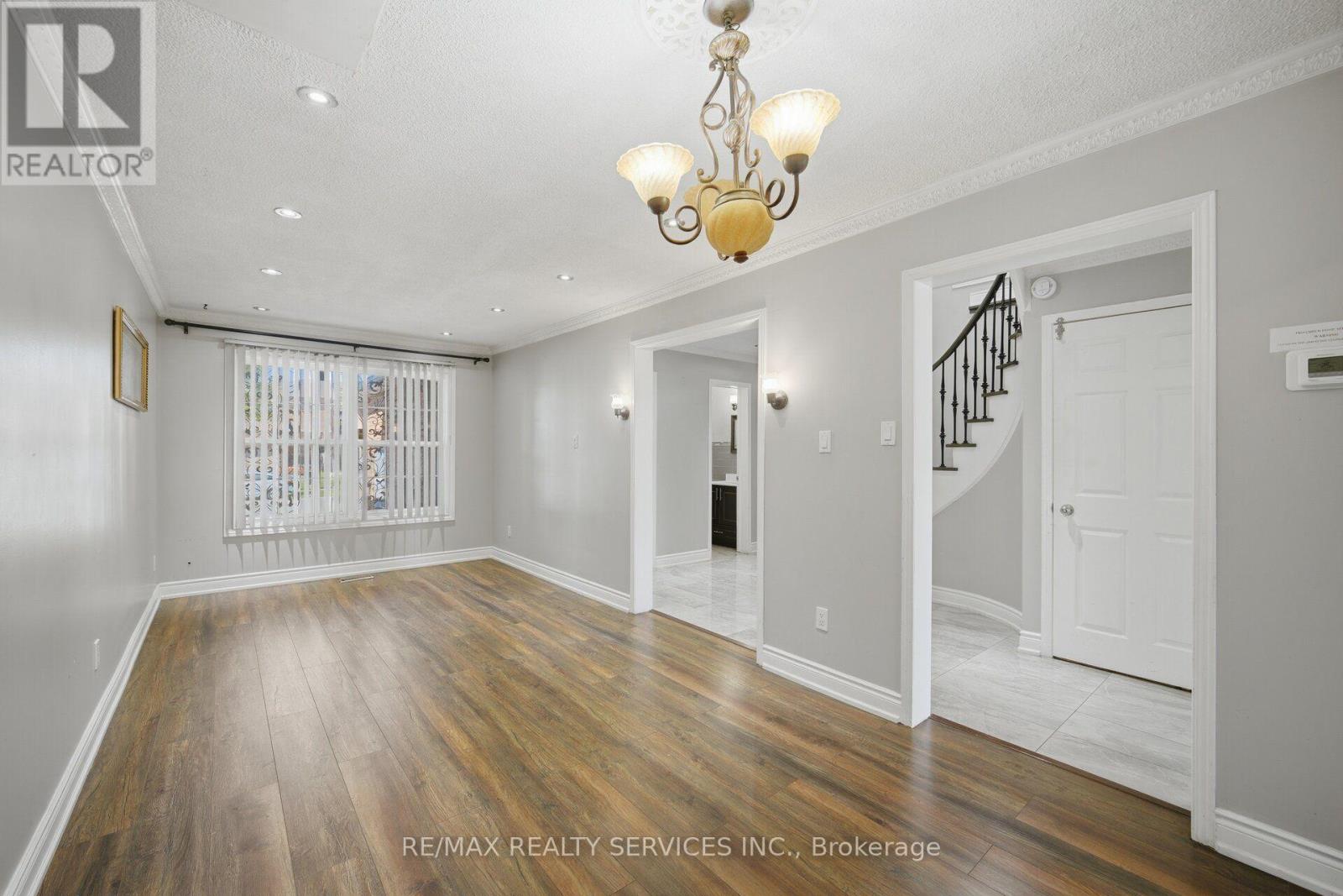 92 Tulip Drive, Brampton, Ontario  L6Y 3X6 - Photo 11 - W13686756