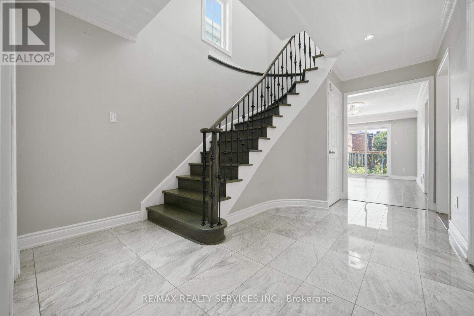 92 Tulip Drive, Brampton, Ontario  L6Y 3X6 - Photo 24 - W13686756