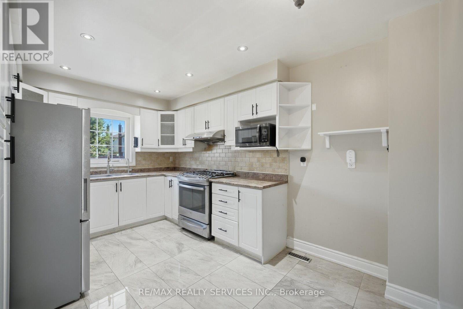 92 Tulip Drive, Brampton, Ontario  L6Y 3X6 - Photo 17 - W13686756