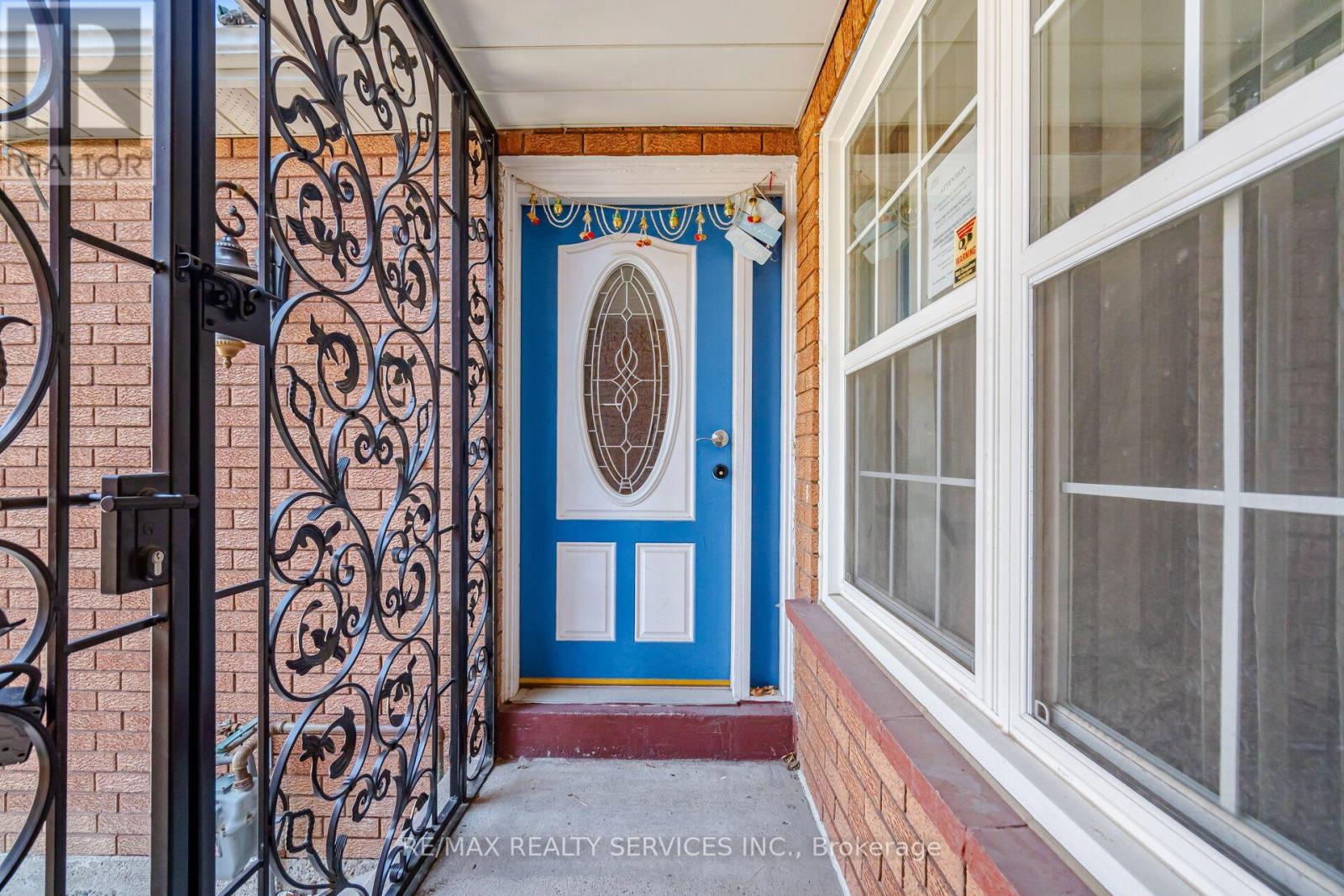 92 Tulip Drive, Brampton, Ontario  L6Y 3X6 - Photo 7 - W13686756
