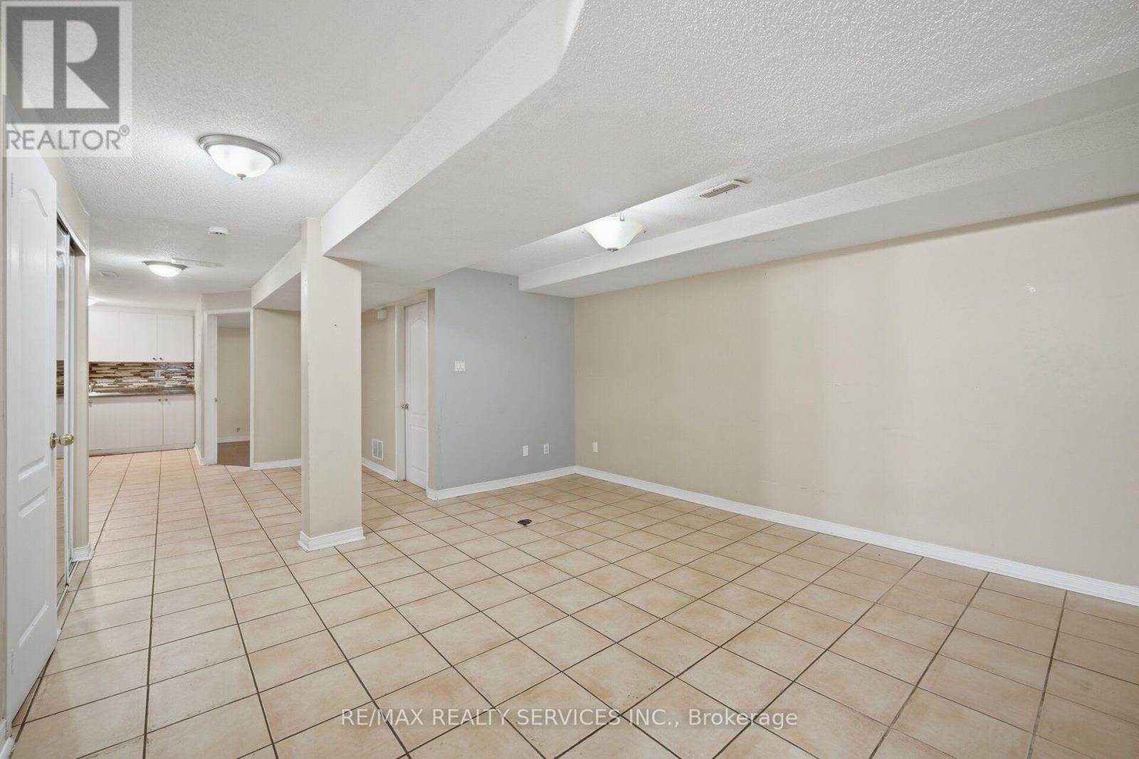 92 Tulip Drive, Brampton, Ontario  L6Y 3X6 - Photo 39 - W13686756
