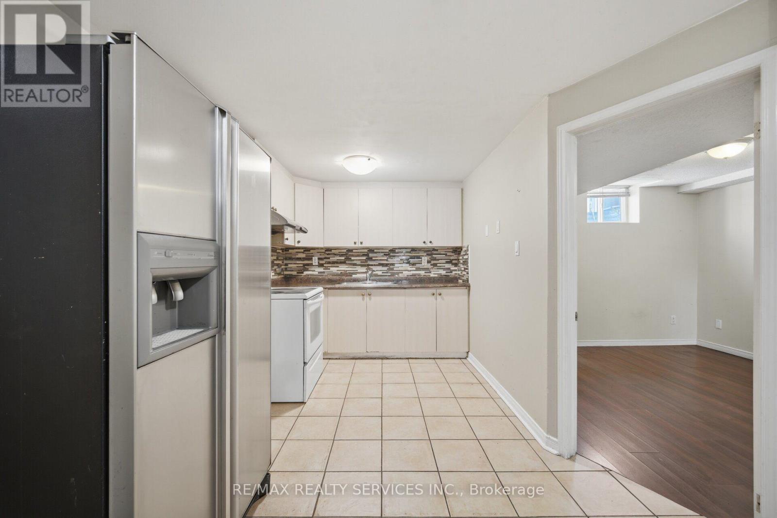 92 Tulip Drive, Brampton, Ontario  L6Y 3X6 - Photo 42 - W13686756