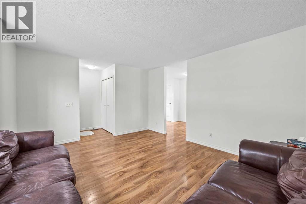 28 Erin Croft Place SE, Calgary, Alberta  T2B 2V3 - Photo 6 - A2337354