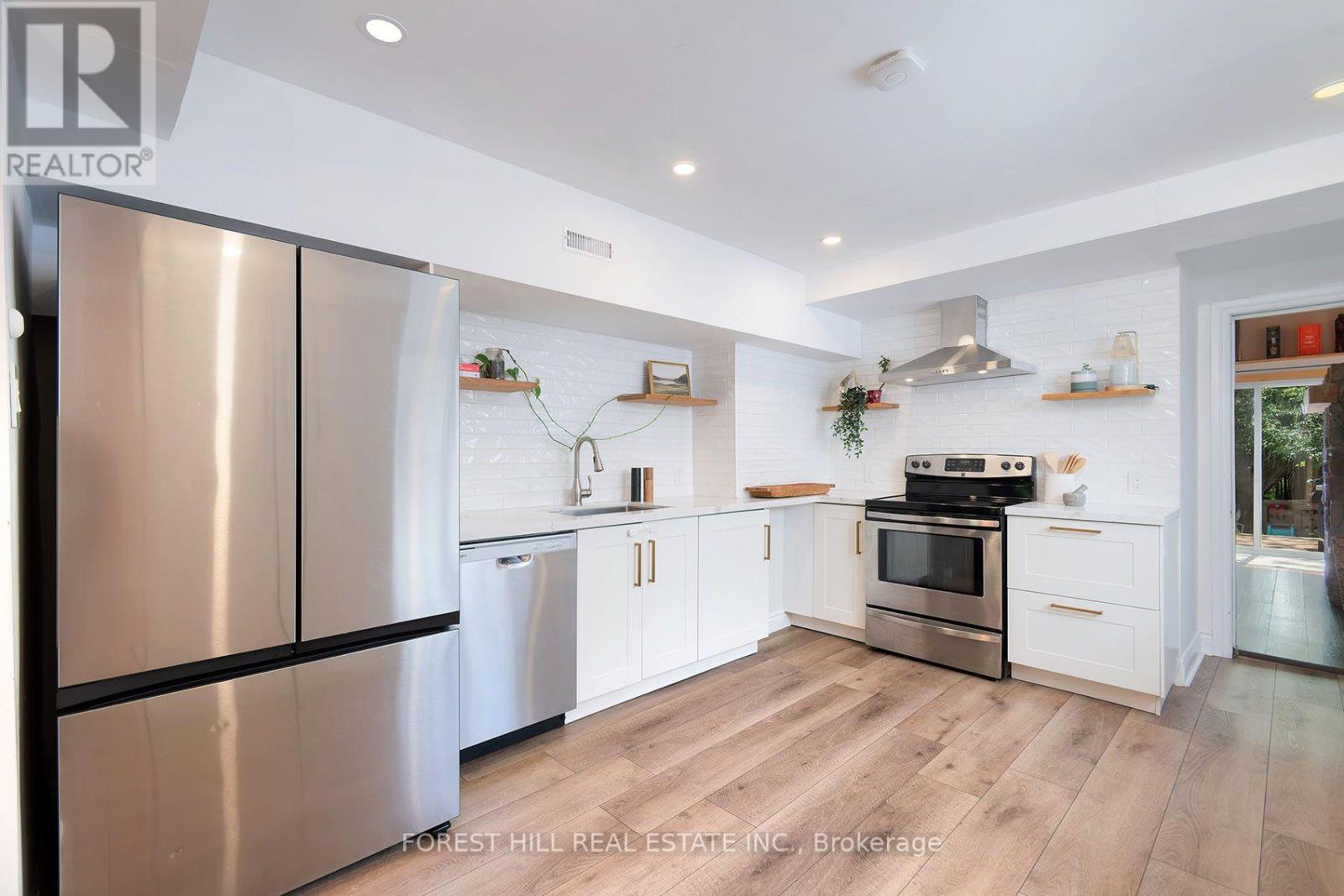 55 VANEVERY STREET Toronto (Mimico), ON M8V 1Y5