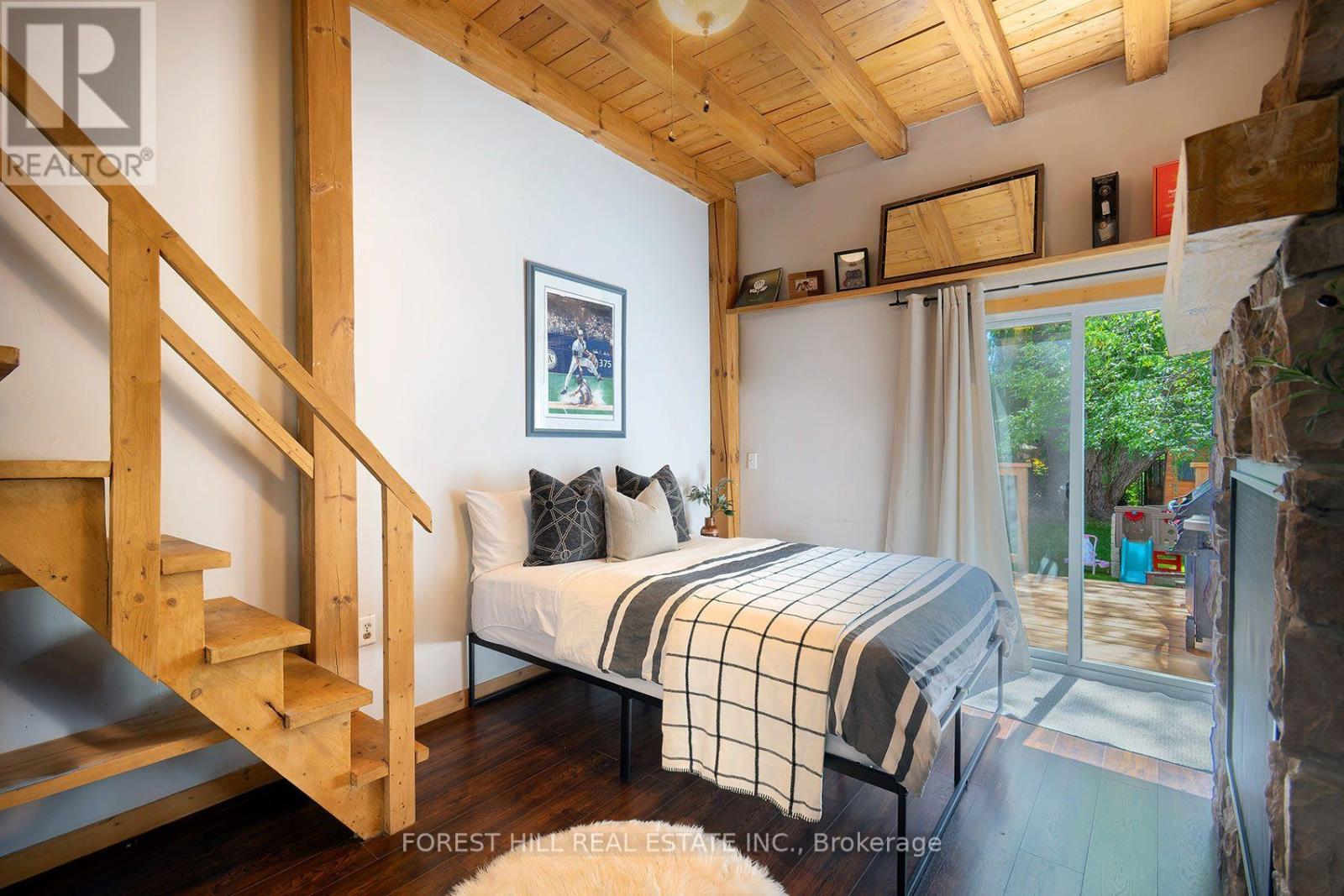 55 VANEVERY STREET Toronto (Mimico), ON M8V 1Y5