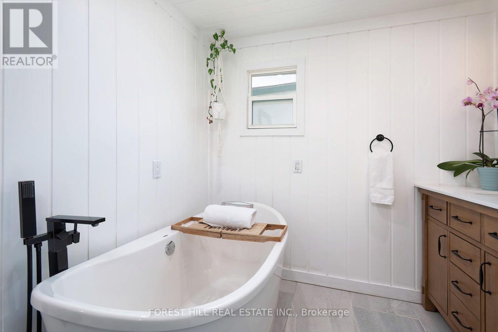 55 VANEVERY STREET Toronto (Mimico), ON M8V 1Y5