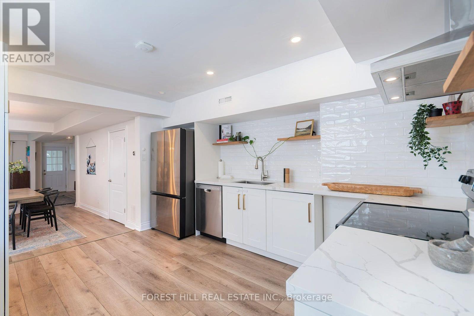 55 VANEVERY STREET Toronto (Mimico), ON M8V 1Y5