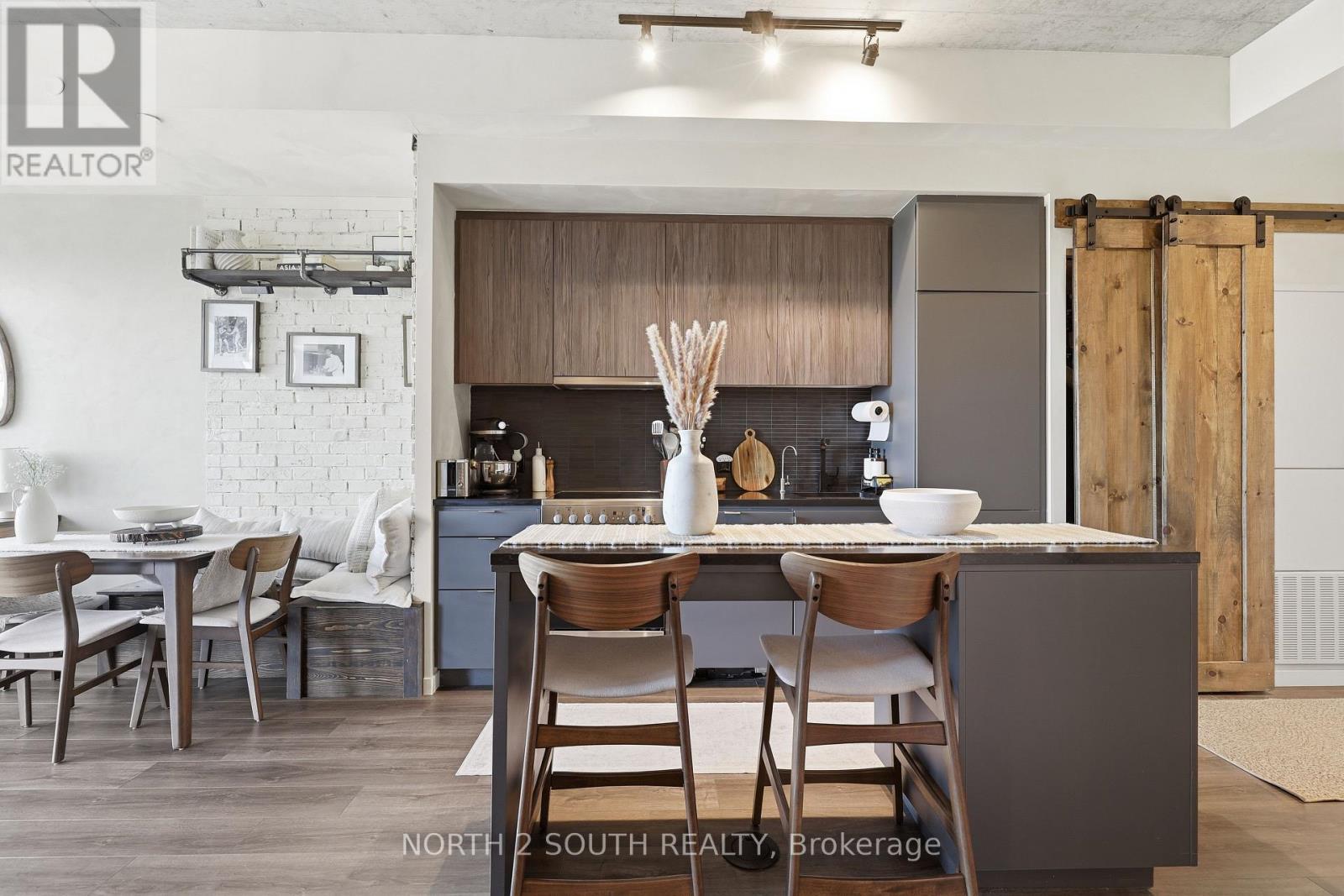 717 - 7 Smith Crescent, Toronto, Ontario M8Z 0G3 - Photo 3 - W13691078