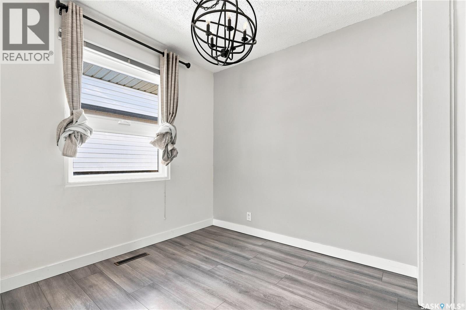 2325 Dufferin Avenue, Saskatoon, Saskatchewan  S7J 1C1 - Photo 10 - SK045927