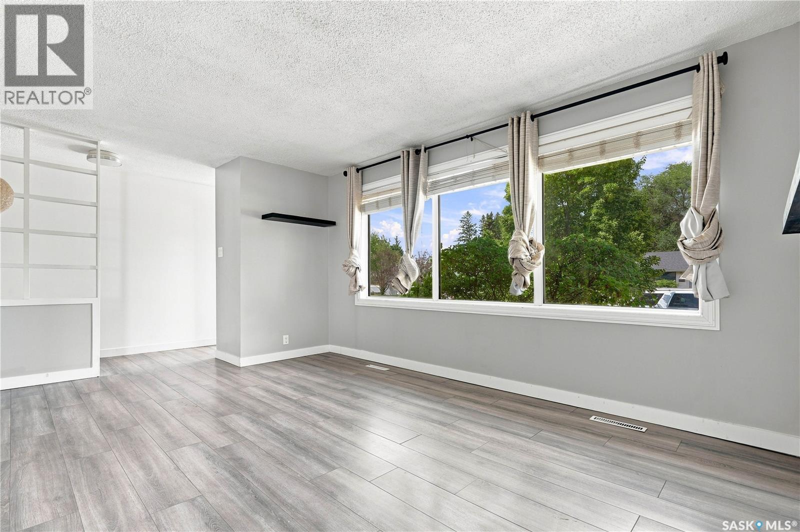 2325 Dufferin Avenue, Saskatoon, Saskatchewan  S7J 1C1 - Photo 9 - SK045927