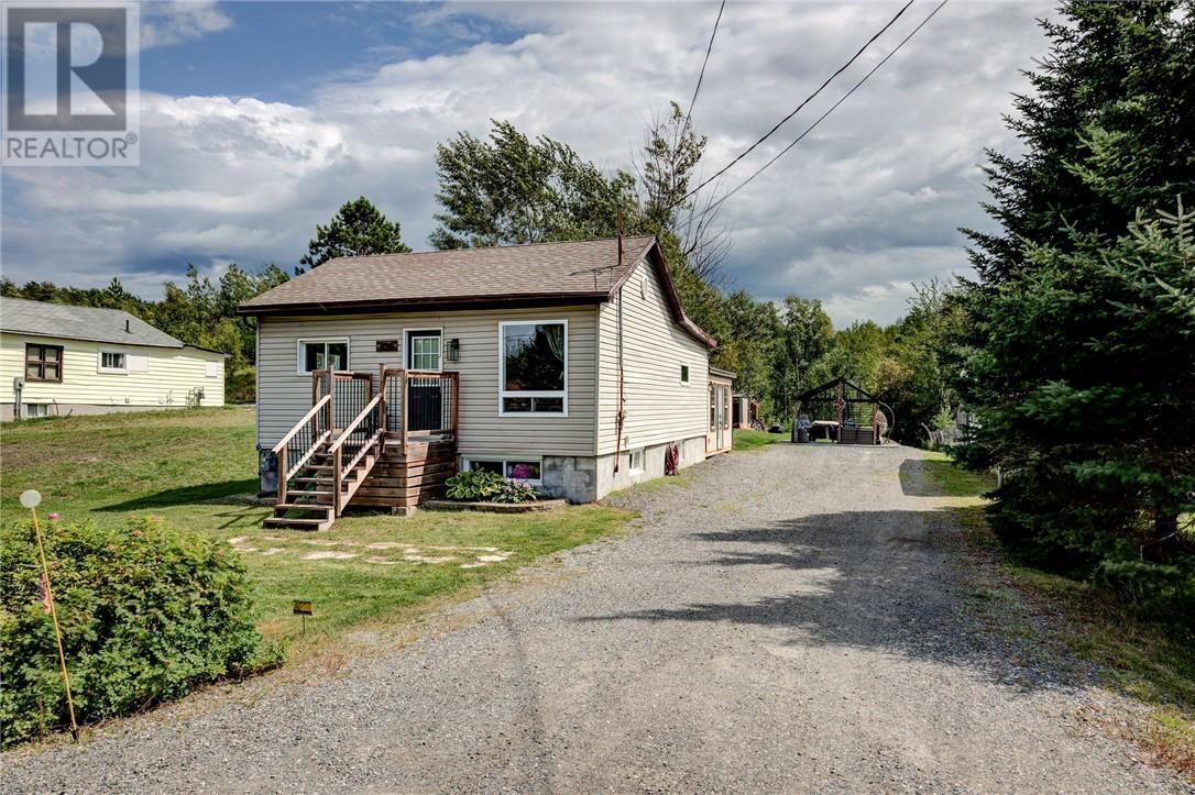 850 Highway 17e, Wahnapitae, Ontario  P0M 3C0 - Photo 2 - 2129894