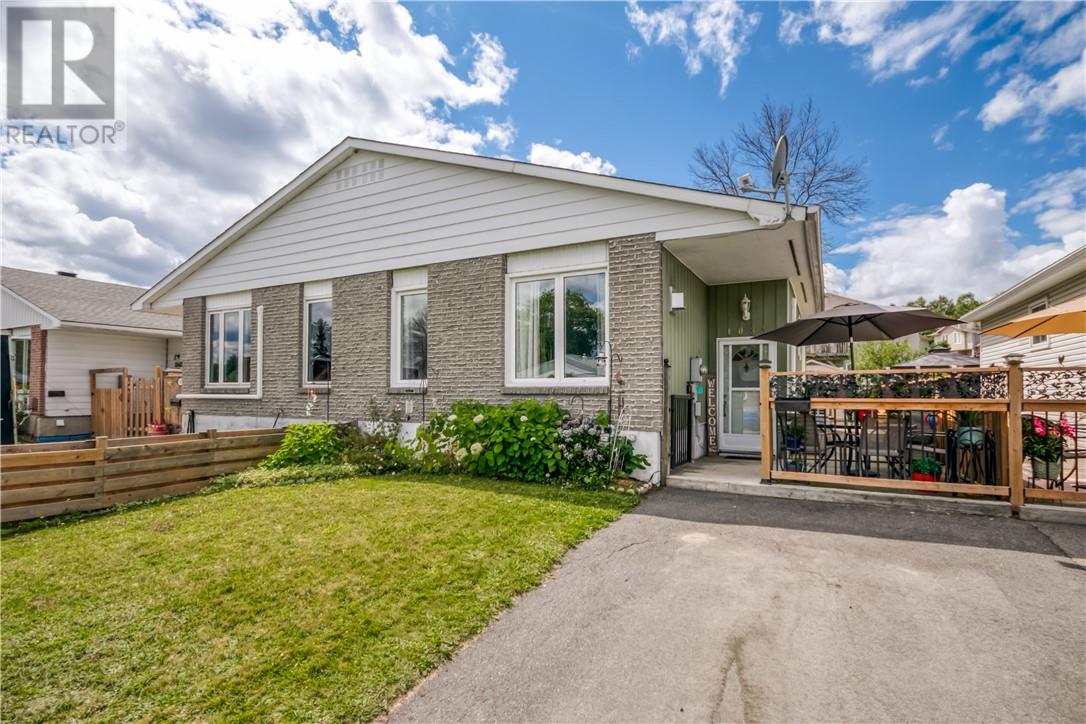1035 Woodbine Avenue, Sudbury, Ontario  P3A 5B1 - Photo 1 - 2129875