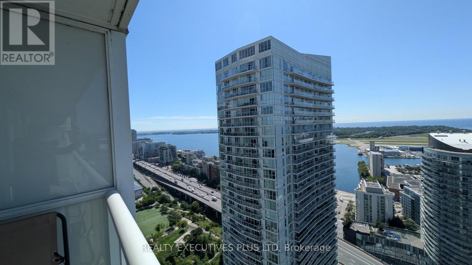 4002 - 85 Queens Wharf Road, Toronto, Ontario  M5V 0J9 - Photo 3 - C13690762
