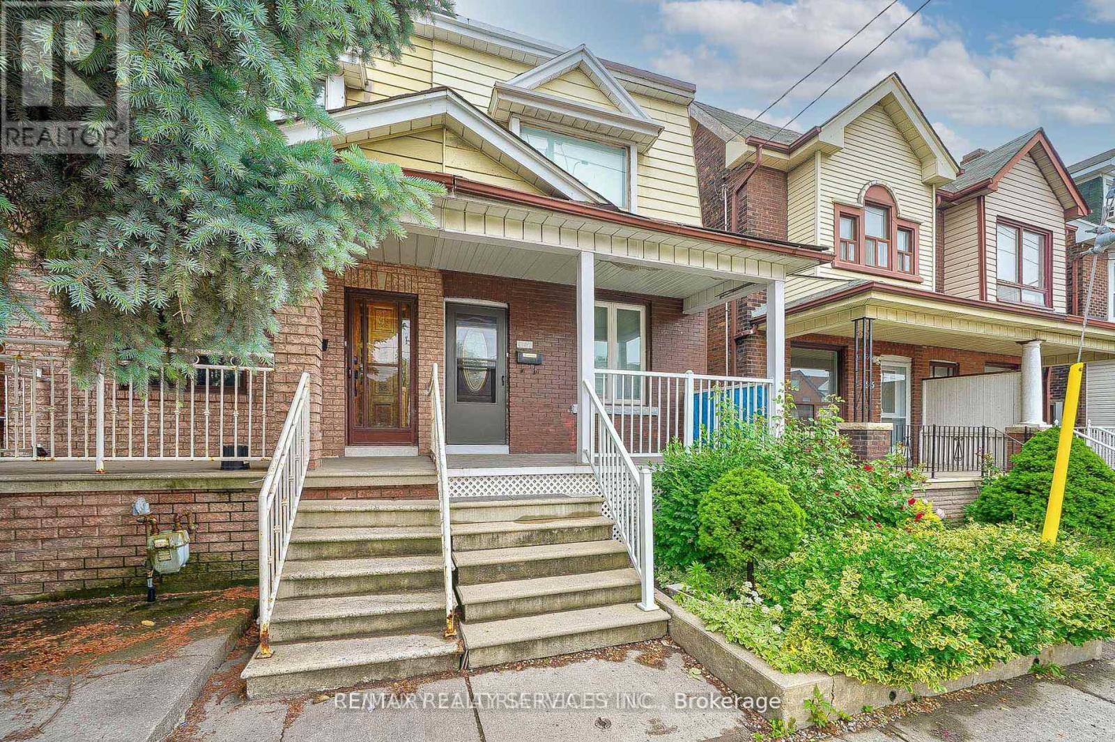 <div class="slider-price">$899,900</div><p>1147 Dufferin Street, Toronto, Ontario</p>