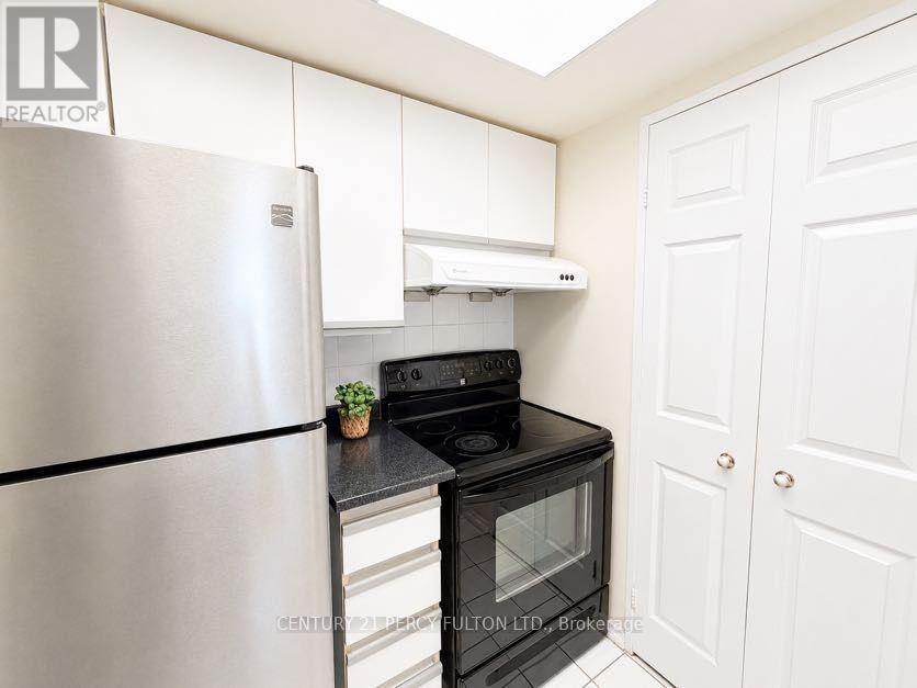 2006 - 285 Enfield Place, Mississauga, Ontario  L5B 3Y6 - Photo 6 - W13575450