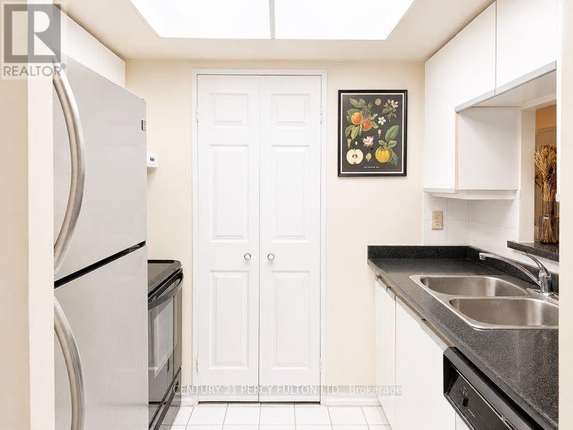 2006 - 285 Enfield Place, Mississauga, Ontario  L5B 3Y6 - Photo 7 - W13575450