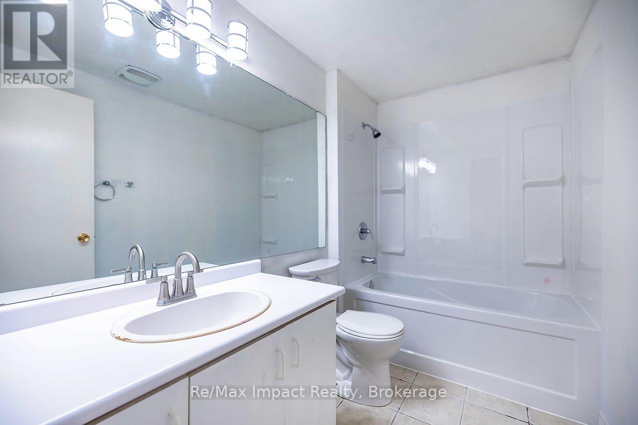 25 Tompkins Lane, Ajax, Ontario  L1S 3L7 - Photo 14 - E13691320