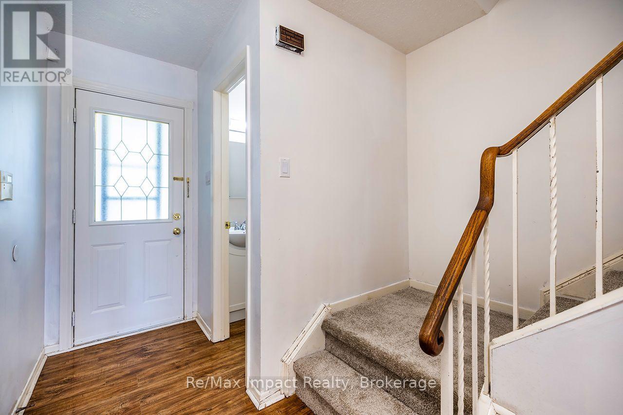 25 Tompkins Lane, Ajax, Ontario  L1S 3L7 - Photo 3 - E13691320