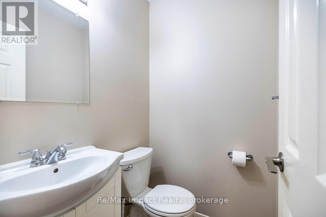 25 Tompkins Lane, Ajax, Ontario  L1S 3L7 - Photo 4 - E13691320