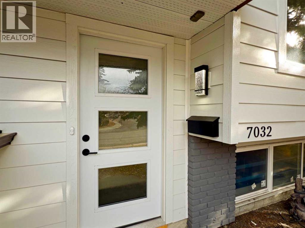 7032 78 Street NW, Calgary, Alberta  T3B 4H9 - Photo 2 - A2329842