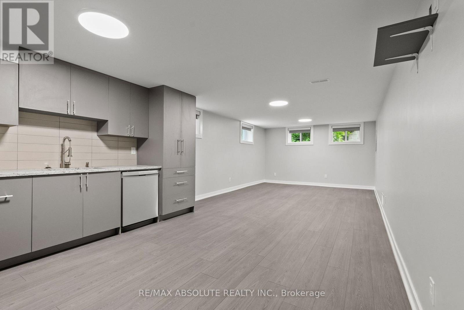 Unit B (Basement) - 403 Pleasant Park Road, Ottawa, Ontario  K1H 5M9 - Photo 12 - X13691120