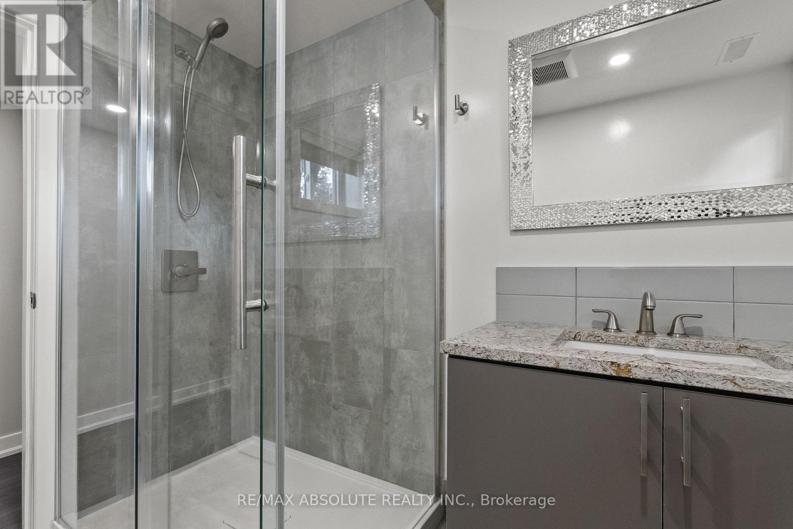 Unit B (Basement) - 403 Pleasant Park Road, Ottawa, Ontario  K1H 5M9 - Photo 15 - X13691120
