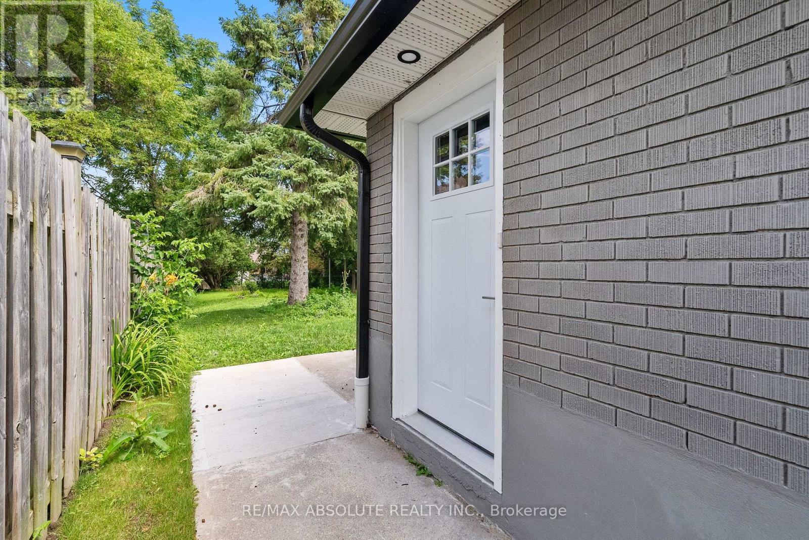 Unit B (Basement) - 403 Pleasant Park Road, Ottawa, Ontario K1H 5M9 - Photo 4 - X13691120