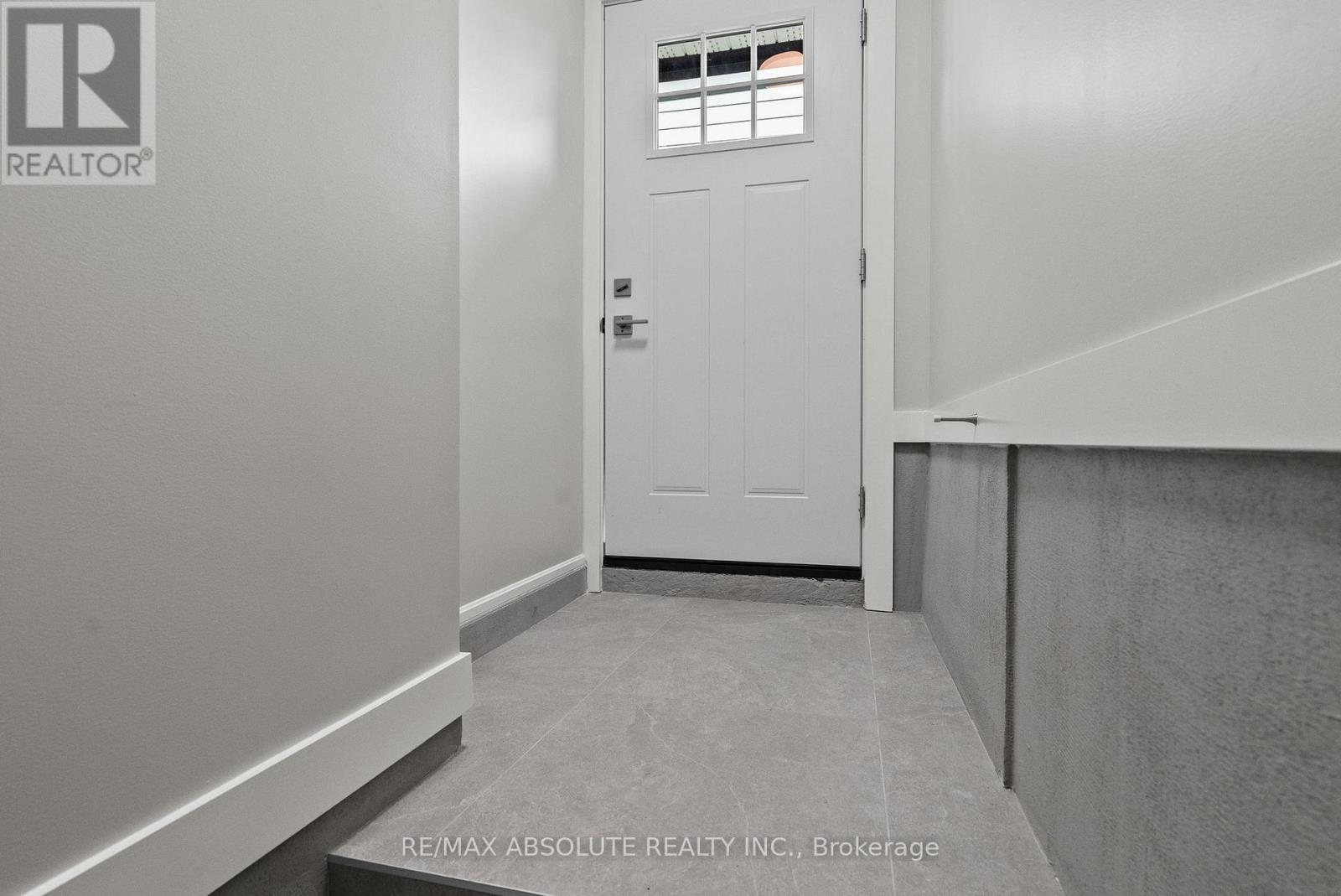 Unit B (Basement) - 403 Pleasant Park Road, Ottawa, Ontario K1H 5M9 - Photo 5 - X13691120