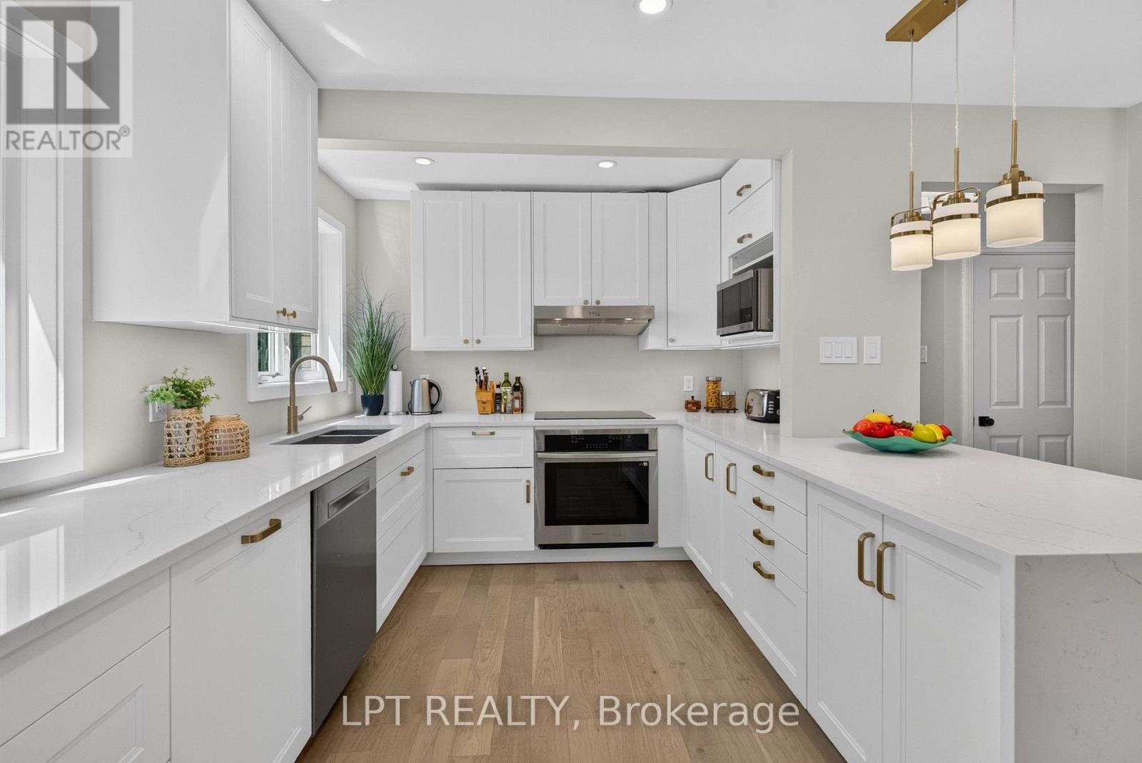 337 Joffre-Belanger Way, Ottawa, Ontario K1L 5K5 - Photo 2 - X13691134