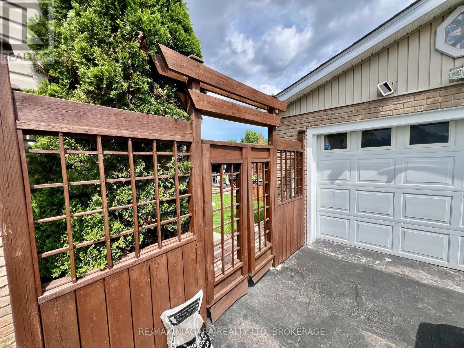 6196 Kirkland Drive, Niagara Falls, Ontario  L2H 2A6 - Photo 5 - X13691292