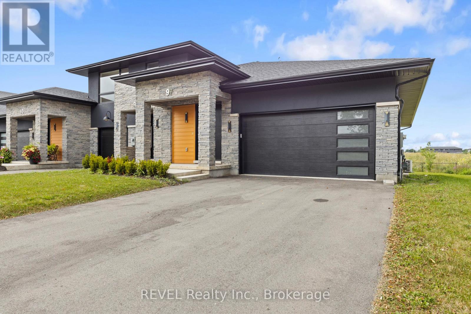 Main Floor - 97 Port Robinson Road, Pelham, Ontario  L3B 5N5 - Photo 1 - X13691412