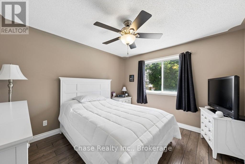 54 Edward Street, Penetanguishene, Ontario  L9M 1J8 - Photo 11 - S13691382