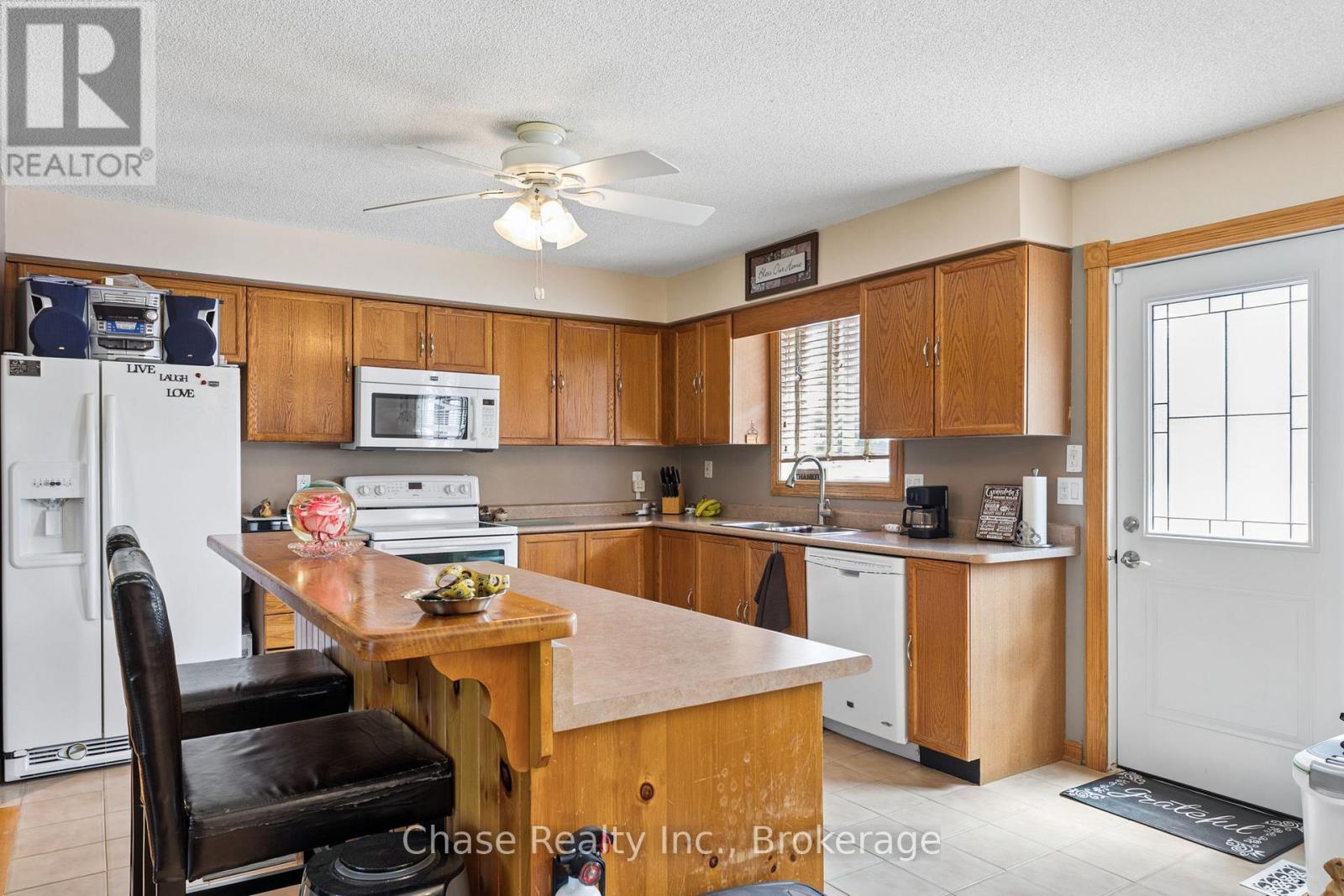 54 Edward Street, Penetanguishene, Ontario  L9M 1J8 - Photo 8 - S13691382