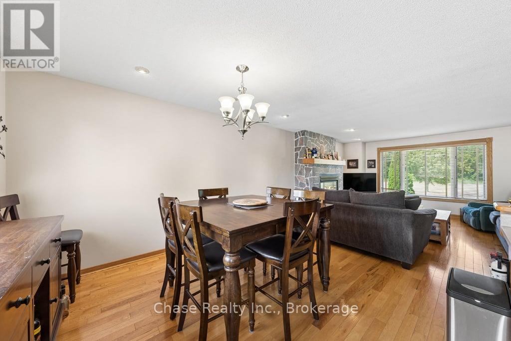 54 Edward Street, Penetanguishene, Ontario  L9M 1J8 - Photo 9 - S13691382