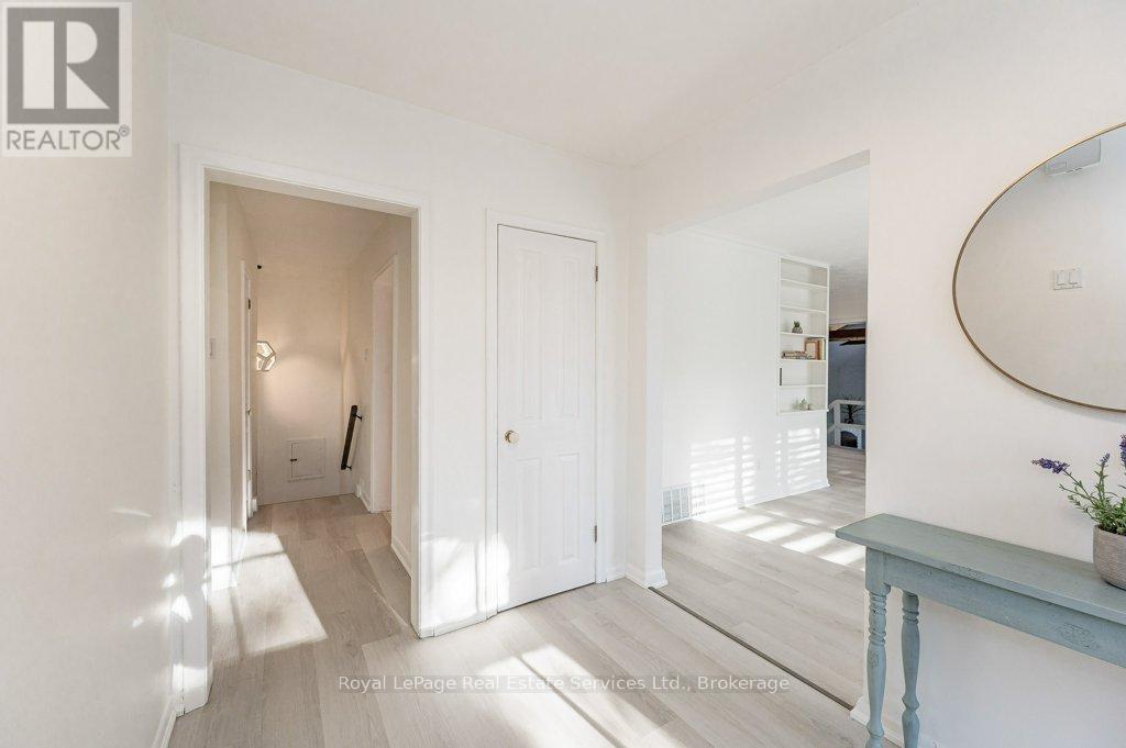 349 Wedgewood Drive, Oakville, Ontario  L6J 4R6 - Photo 6 - W13691370
