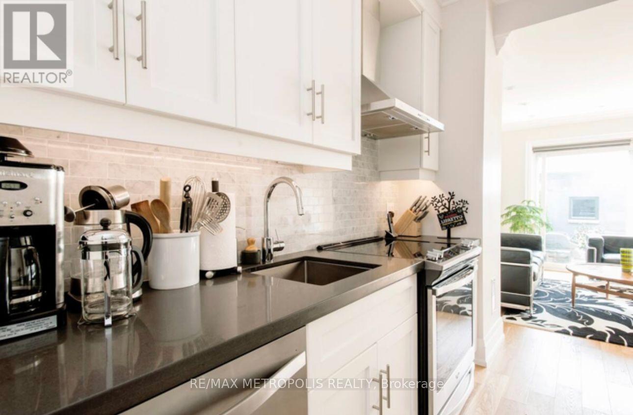Main Floor - 72 Grace Street, Toronto, Ontario  M6J 2S2 - Photo 11 - C13691242
