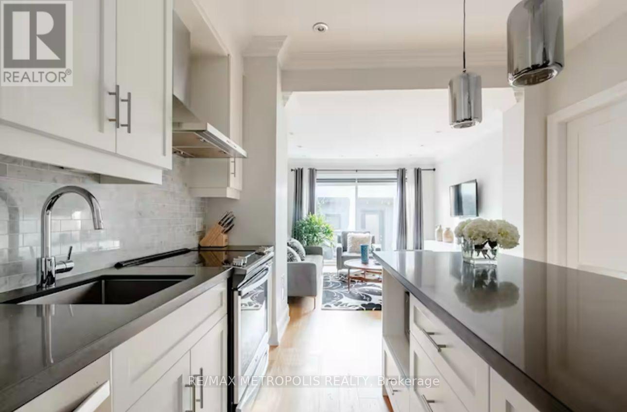 Main Floor - 72 Grace Street, Toronto, Ontario  M6J 2S2 - Photo 13 - C13691242